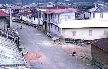 Many empty houses in Obo